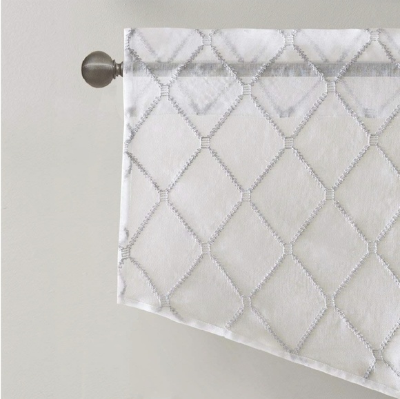 🆕️Madison Park Irina Diamond Sheer window Valance - Picture 3 of 4
